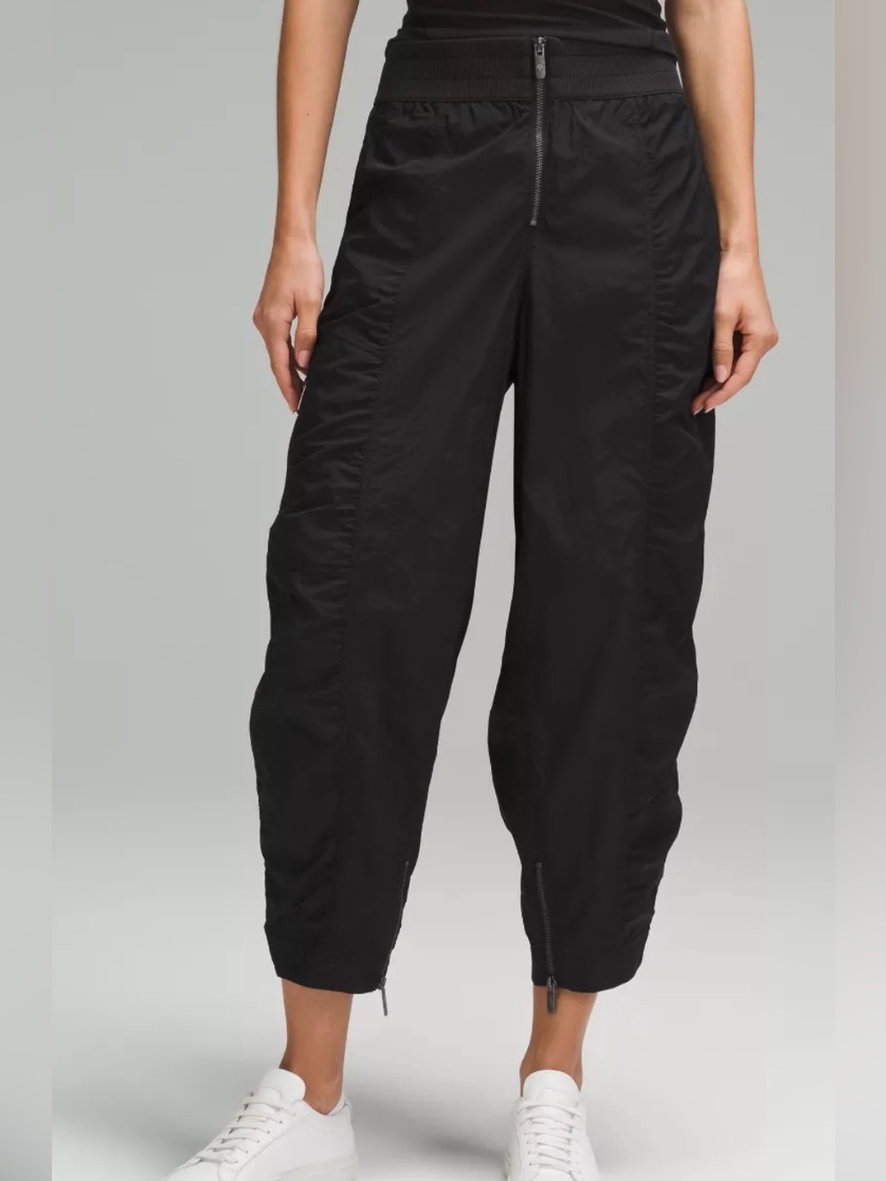lululemon Front- Zip Mid-Rise Cropped Pants - Black - size 4